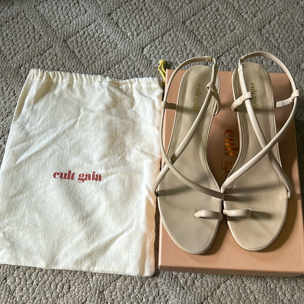 Cult Gaia Sandee Sandal Size 41 color Sand